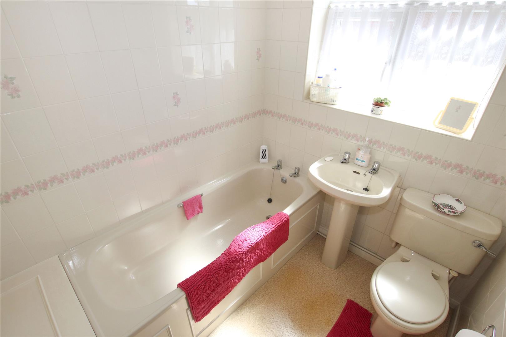 FIRST FLOOR BATHROOM